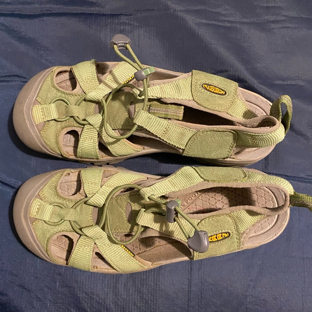 Keens womens water sandals size 9